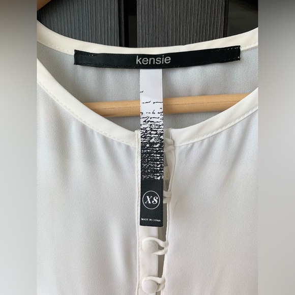 Kensie Flutter Sleeve White Blouse Women’s Top XS - Picture 3 of 4